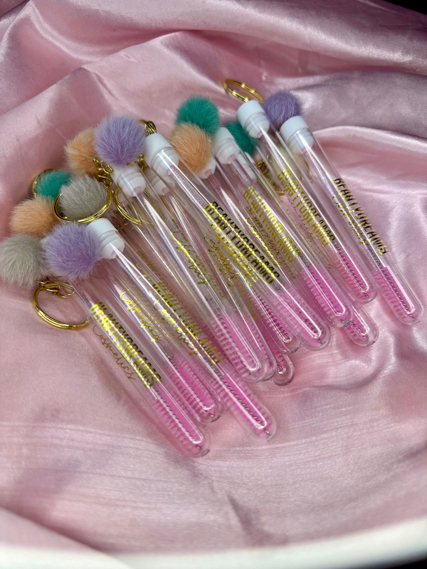 MINI POMPOM LASH WAND
